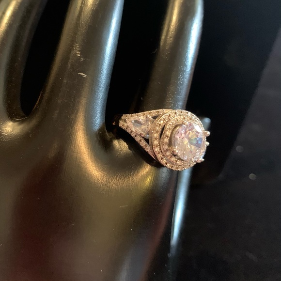 Stunning Italian CZ Ring - Picture 5 of 7